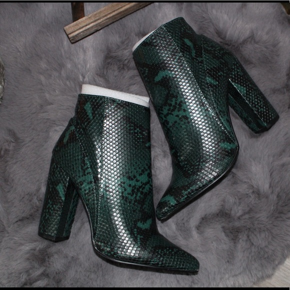 JustFab Shoes - NEW EMERALD GREEN SNAKE PRINT BOOTIES